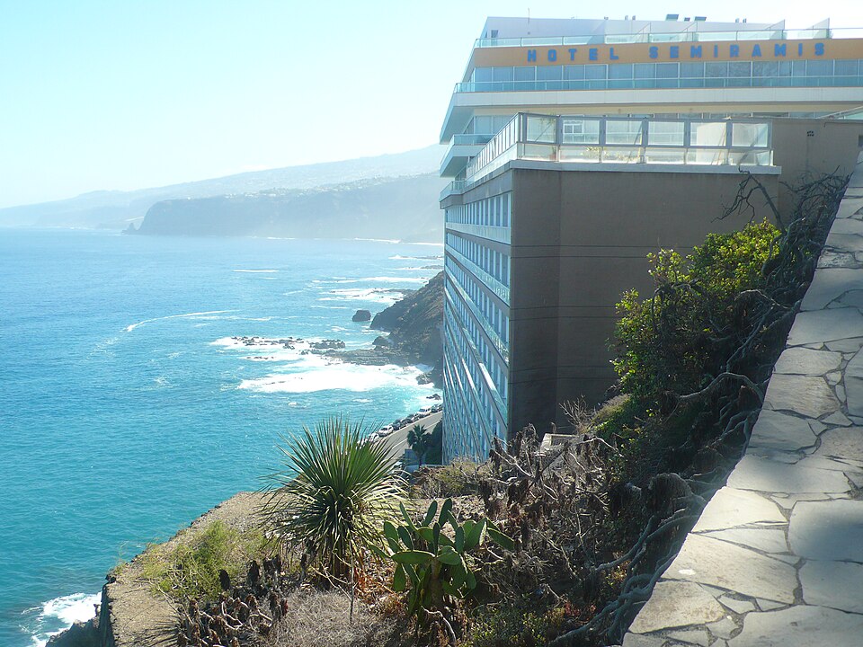 Das Hotel "Semiramis" im Sept. 2012 - panoramio